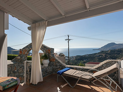 Enjoy the sun and the sea view from the balcony of a Deluxe apartment
