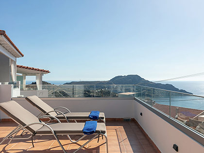 Enjoy the sun and the breathtaking sea view from the huge balcony of the Top floor Junior suite
